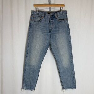 Levi's Premium Women's Wedgie Size 31 Raw Hem Medium Wash